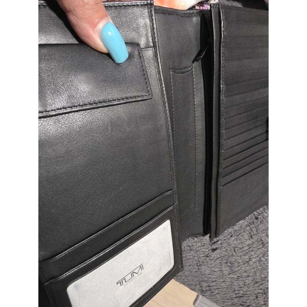 Awesome TUMI Modernist Travel Wallet Passport CardHolder LEATHER Organizer Black